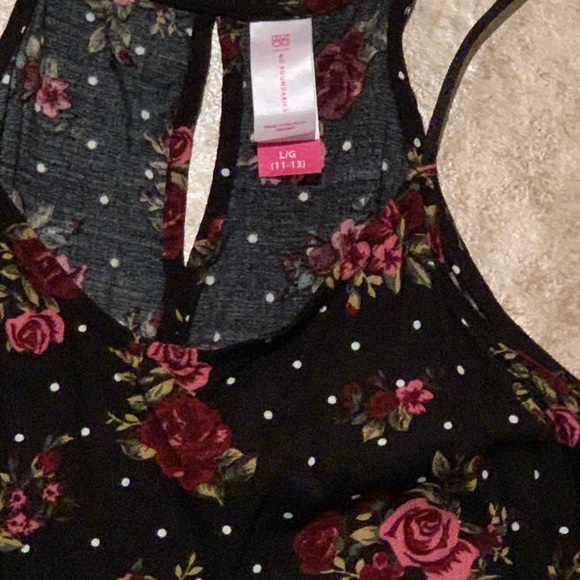 2 spaghetti strap tops - Picture 5 of 9